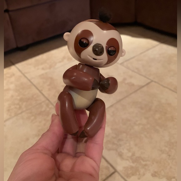 Fingerlings Interactive Baby Sloth Kingsley by WowWee Collectible - Picture 4 of 9